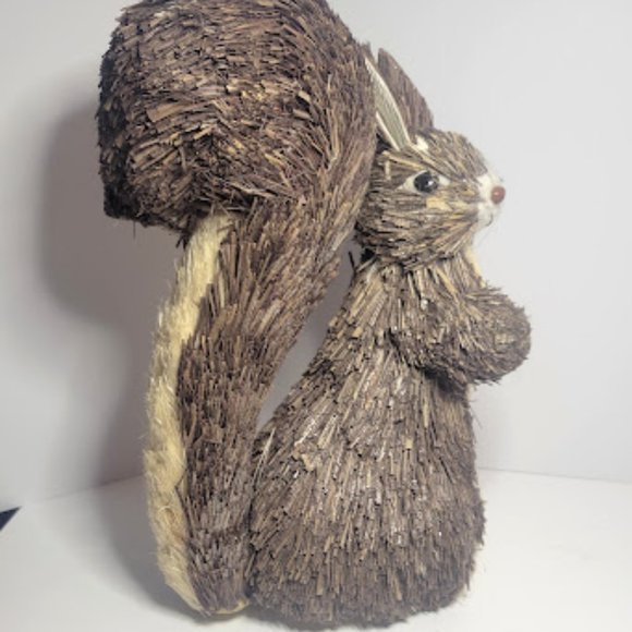 LIGHT WEIGHT NATURAL ANIMALS LARGE SIZE SQUIRREL DECORATION 9.5" TALL - Picture 5 of 7